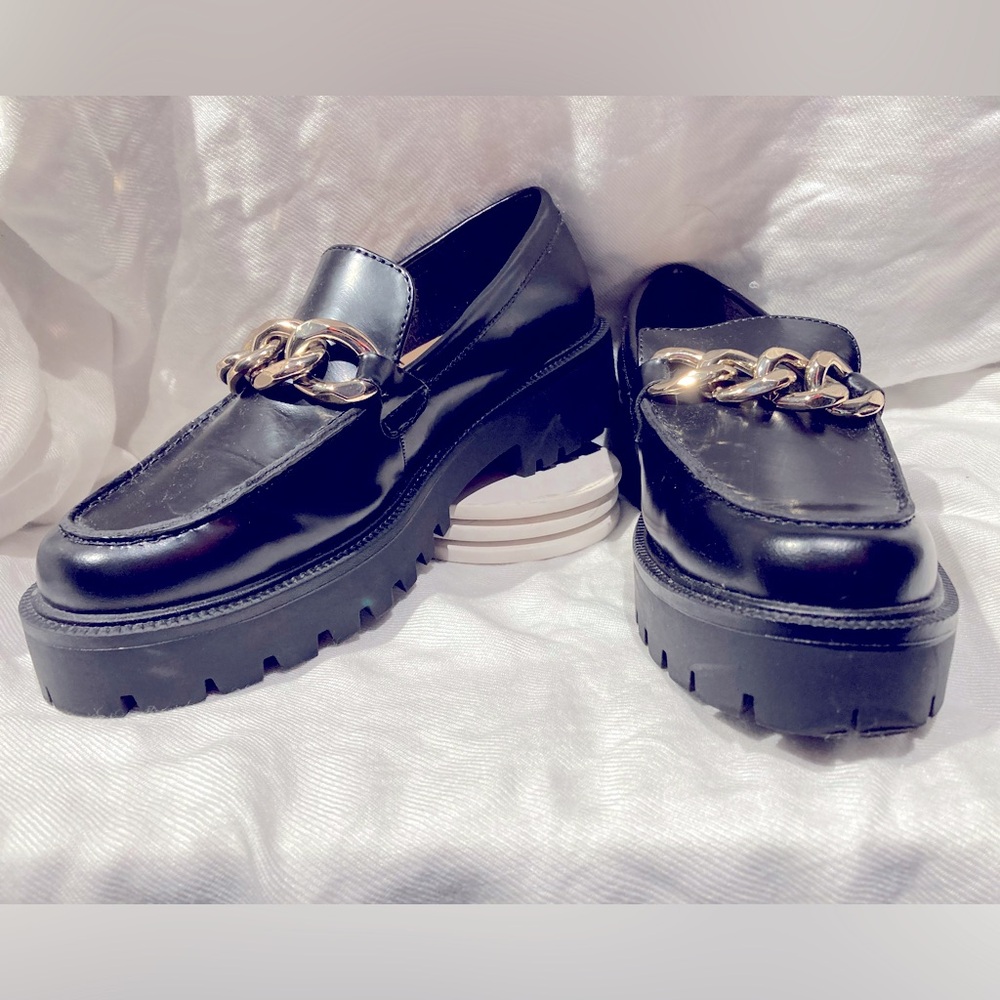 H&M Lug Sole Loafers, Gold Chain Detail, Black Vegan Leather, sz US 6/EU 36.